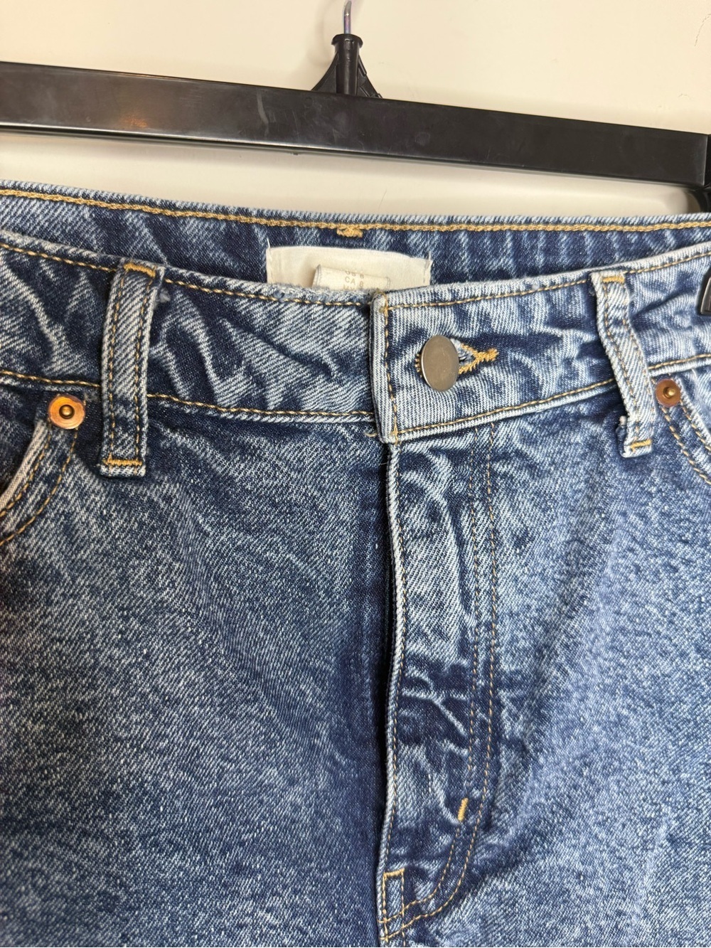 H&M Vintage-Inspired Mid-Blue Denim Cutoff Shorts - Picture 4 of 10
